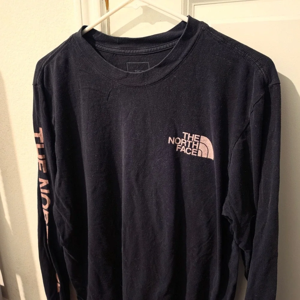 The North Face Mens Black Long Sleeve T-Shirt Rose Gold Logo Size Medium